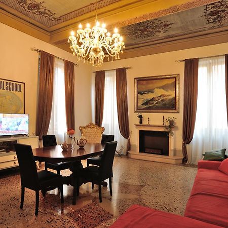 Anna'S House Appartement Modena Buitenkant foto